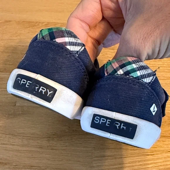 3 pair bundle, boys spring/summer sneakers and water shoes, size 8/9 - Picture 4 of 16